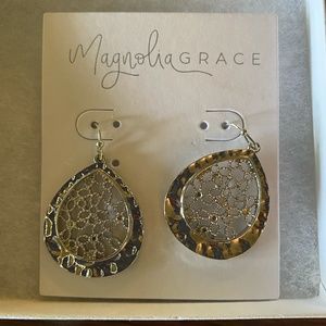 NWOT - Magnolia Grace Drop Earrings